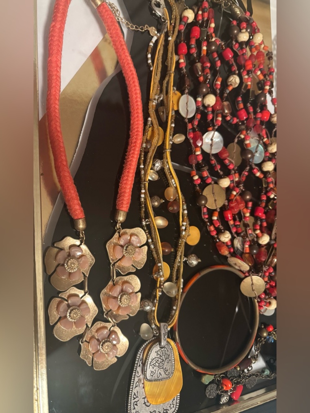 4 Vintage Necklaces ( Coldwater Creek & Ann Taylor) and 2 Bracelets #122 - Picture 2 of 16